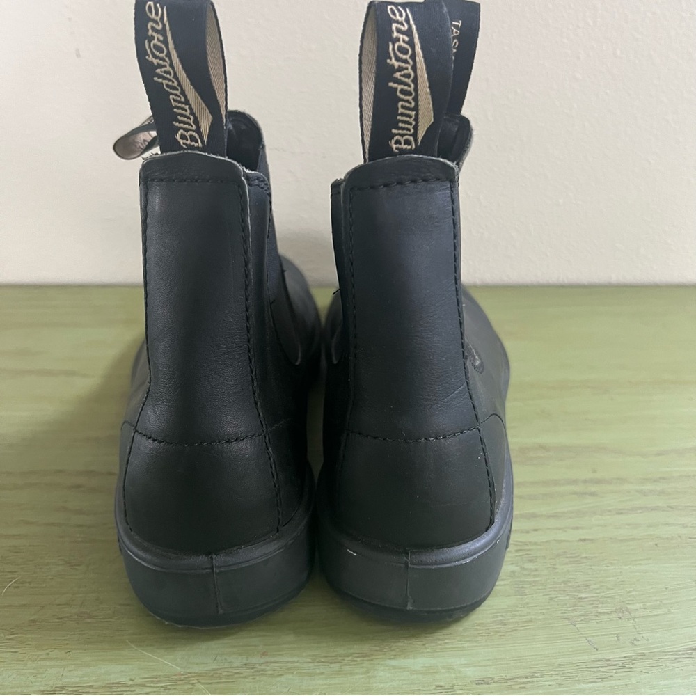 Blundstone Black  Chelsea Boots NWOT SZ 8 - Picture 4 of 6